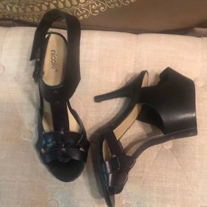 NICOLE…Black dress sandals with wide ankle strap.. never worn